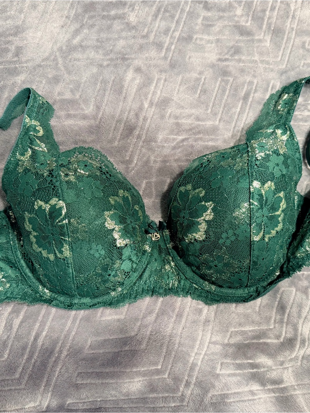 Victoria's Secret Emerald Green Lace Underwire Bra